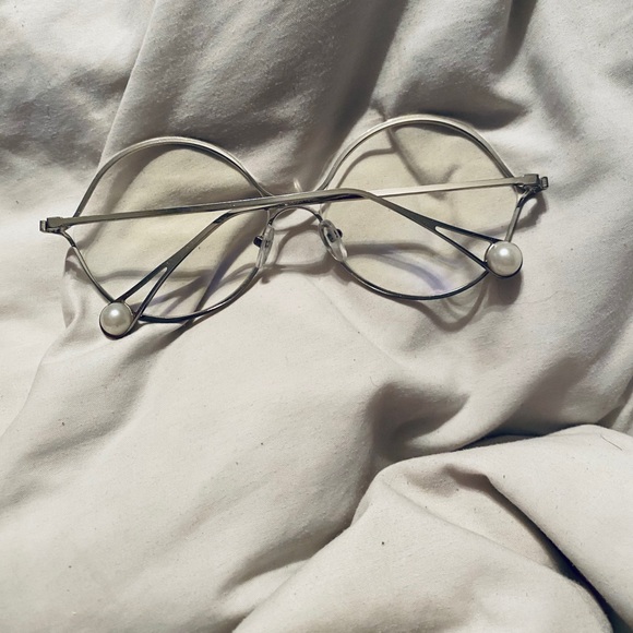 Large Circular Sunglasses - Picture 2 of 3